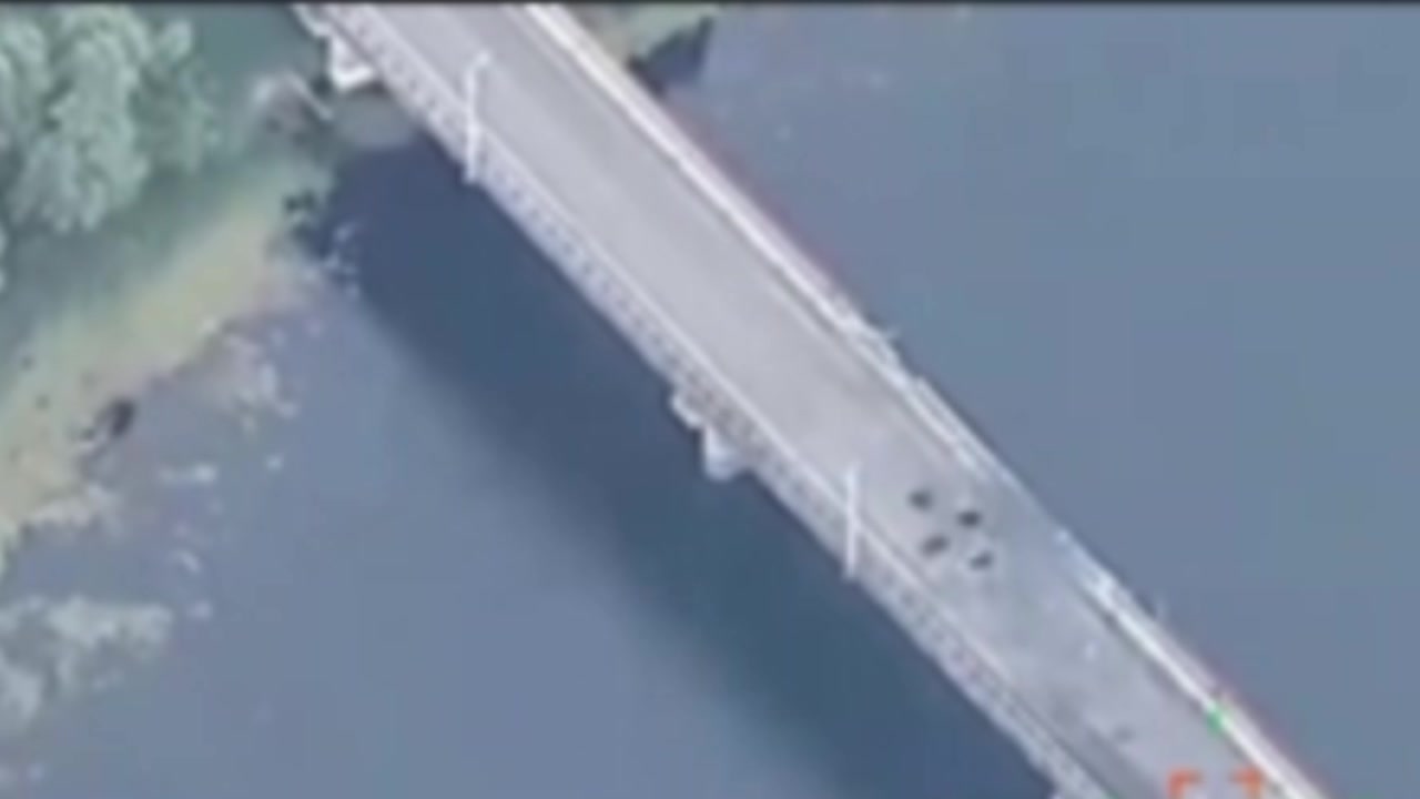 Vídeo i declaració de les Forces Aèries: un atac aeri ucraïnès va destruir un pont a Glushkovo a la regió de Kursk