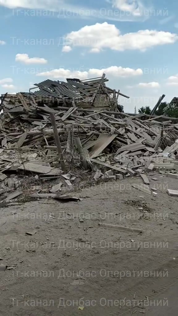 Разрушения в Ямполе Донецкой области в результате обстрела