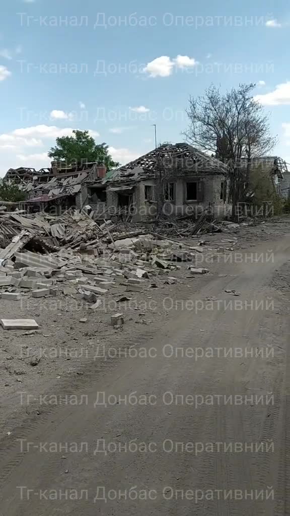 Donetsk bölgesindeki Yampil'de bombardıman sonucu hasar oluştu