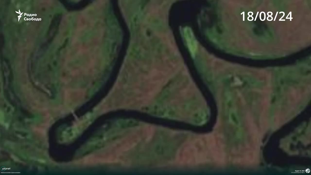 A low-res @planet satellite image taken today, Aug. 19th, shows that the Russian pontoon bridge between Zvannoye and Glushkovo in Kursk oblast is gone, with smoke rising 500 meters away from where it used to be, on the 'Russian' bank