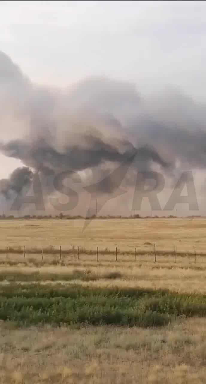 Video visar flera rökpelare vid Oktyabrskoye/Marinovka flygfält i Volgograd-regionen