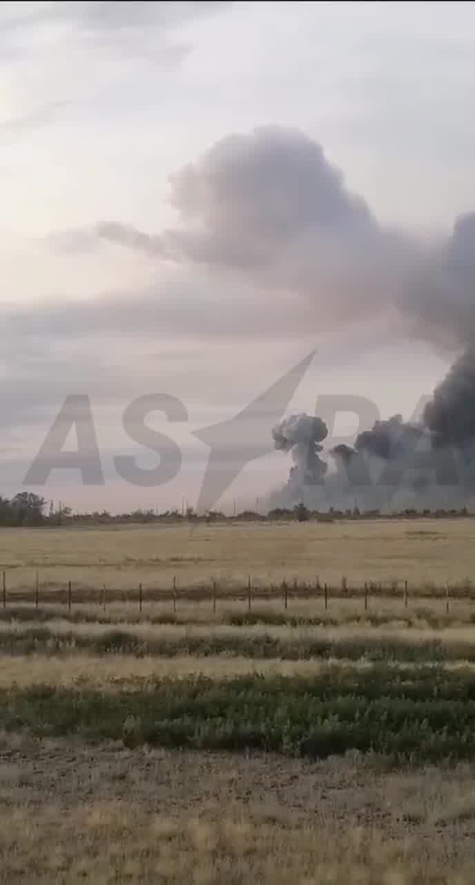 Vîdyo gelek stûnên dûmanê li balafirgeha Oktyabrskoye/Marinovka li herêma Volgograd nîşan dide