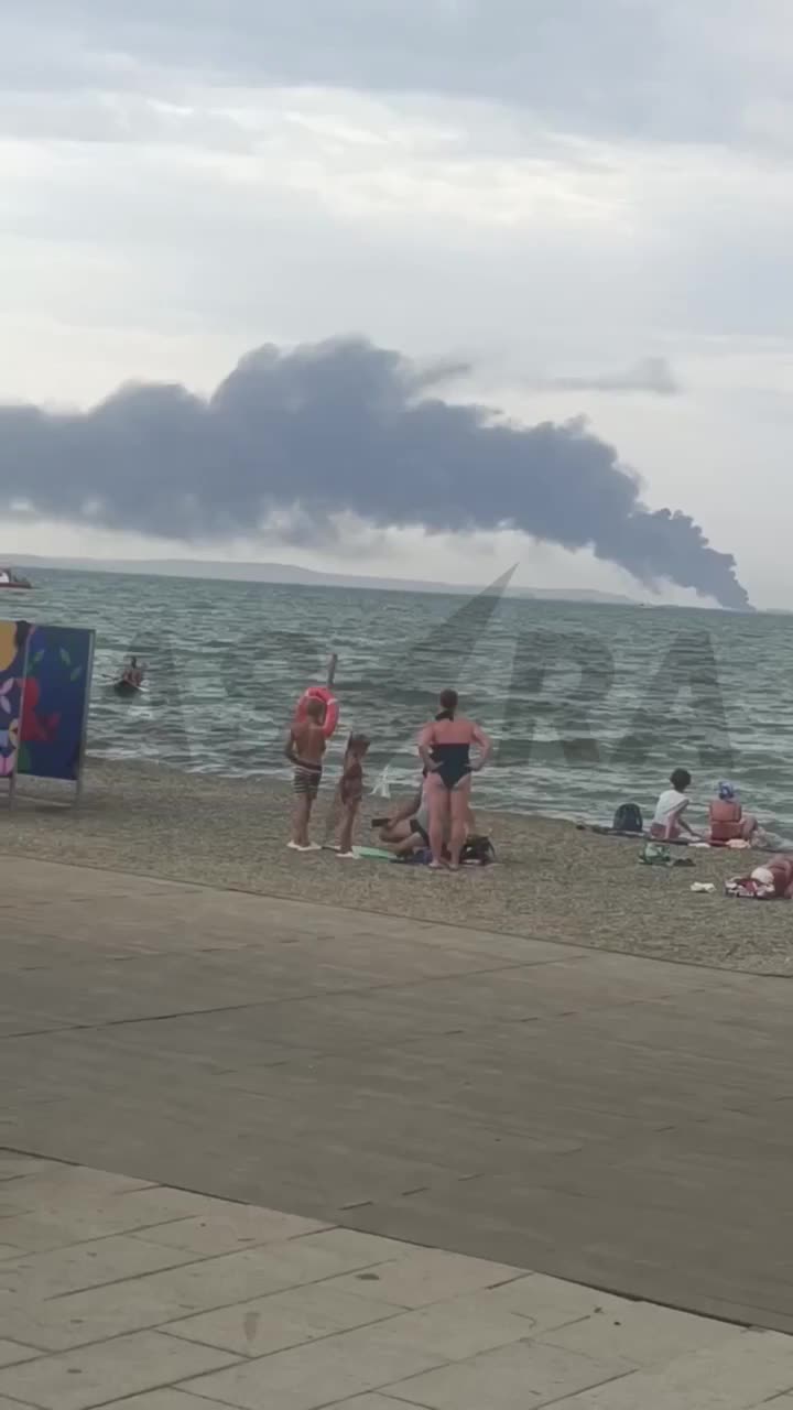 Degalų pakrautas keltas nukentėjo per raketos smūgį Port Kavkaze, Tamano pusiasalyje