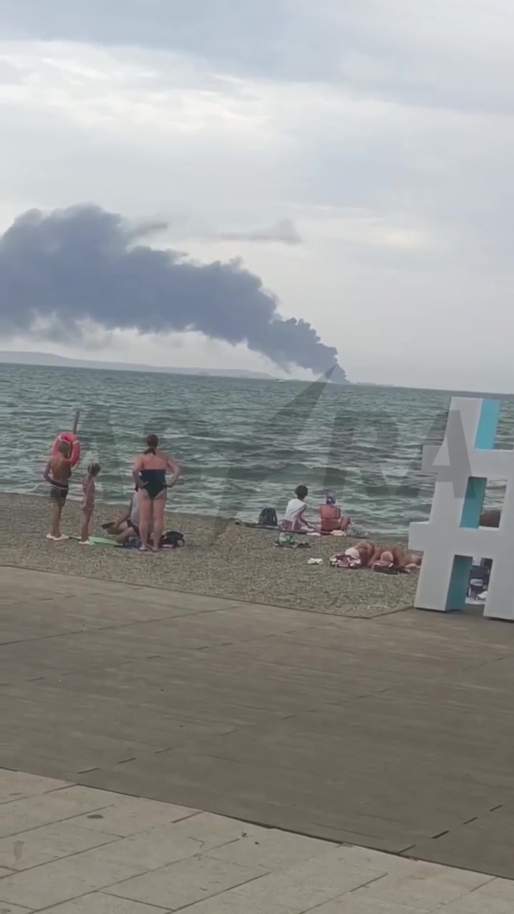 Un ferri carregat de combustible va ser colpejat en un atac de míssils a Port Kavkaz, a la península de Taman