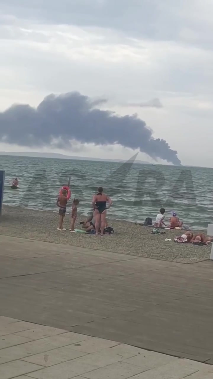 Taman yarımadasındakı Port Kavkazda yanacaqla dolu bərə raket zərbəsi nəticəsində vurulub.