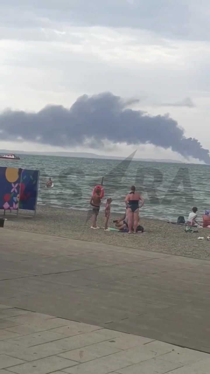 Veerboot geladen met brandstof werd geraakt door een raketaanval in Port Kavkaz, schiereiland Taman