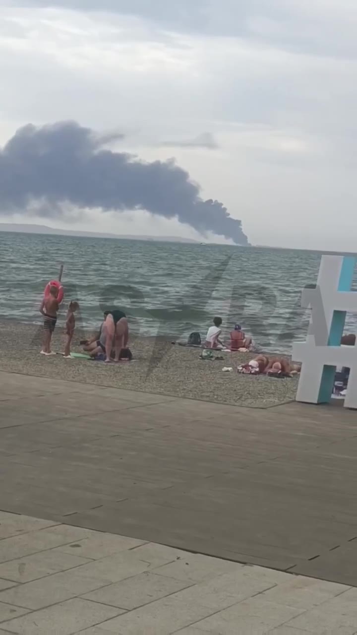 Un ferri carregat de combustible va ser colpejat en un atac de míssils a Port Kavkaz, a la península de Taman