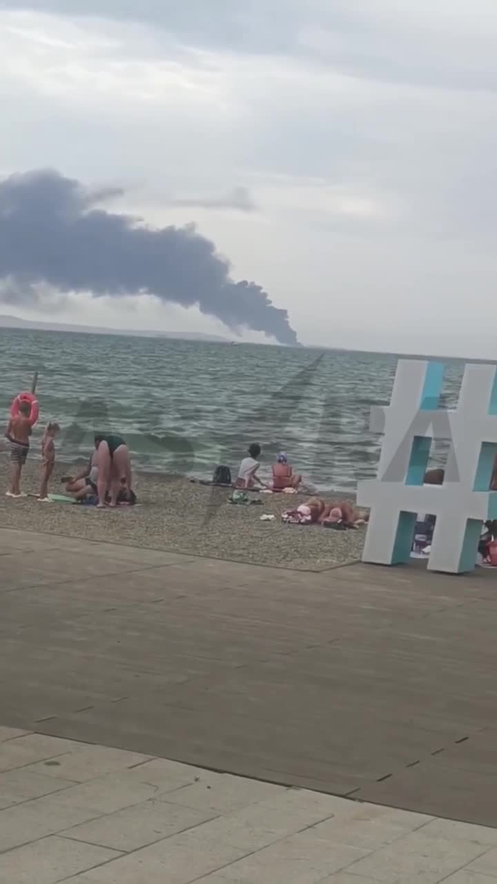 Taman yarımadasındakı Port Kavkazda yanacaqla dolu bərə raket zərbəsi nəticəsində vurulub.