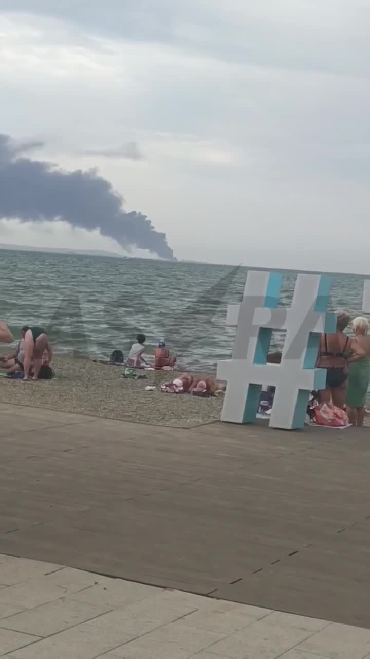 Un ferri carregat de combustible va ser colpejat en un atac de míssils a Port Kavkaz, a la península de Taman