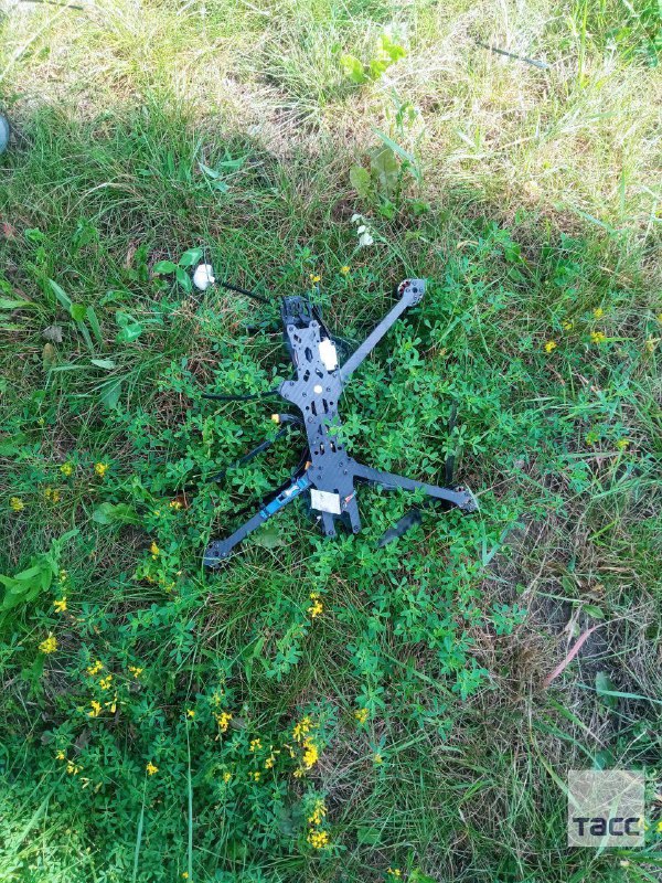 Rusko obviňuje Ukrajinu z pokusu zaútočiť dronom na jadrovú elektráreň Kursk, na snímkach zostreleného dronu sú časti malého FPV dronu