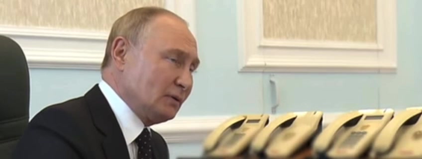 Putin se dnes sešel s vedením Spojené skupiny sil na jednom z velitelských stanovišť ruského ministerstva obrany. Gerasimov a Rudskoy informovali o situaci v Kurské oblasti