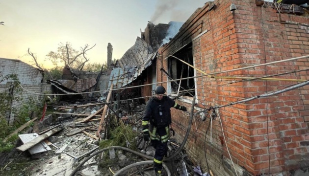 Cinco personas resultaron heridas en un bombardeo nocturno en Chuguiv