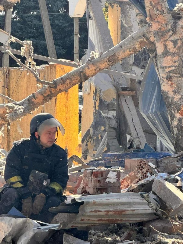 In Kramatorsk, one body was found under the rubble of the hotel where the journalists were staying. Earlier, regional authorities reported that a Reuters correspondent from Great Britain was probably under the rubble.