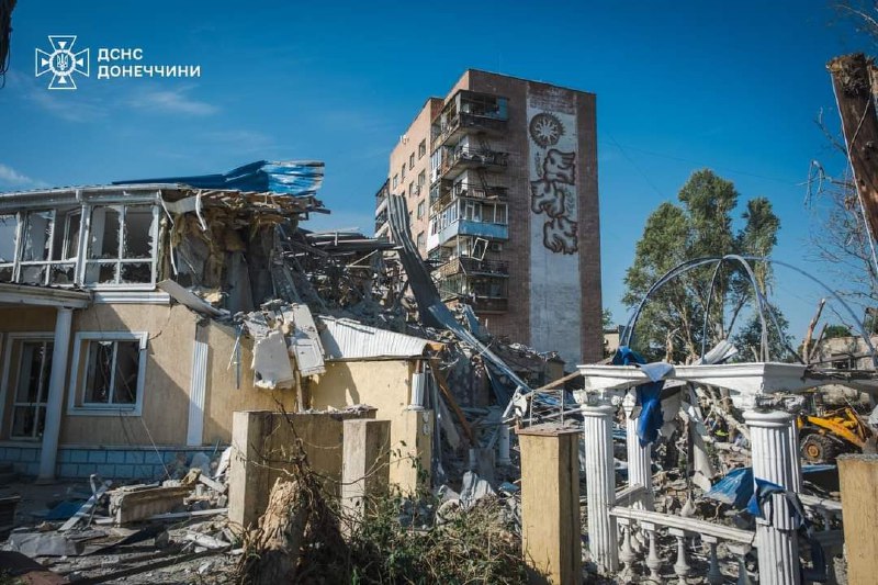 In Kramatorsk werd één lichaam gevonden onder het puin van het hotel waar de journalisten verbleven. Eerder meldden regionale autoriteiten dat er waarschijnlijk een Reuters-correspondent uit Groot-Brittannië onder het puin lag.