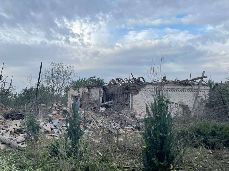 Quatre personnes tuées suite à une frappe aérienne russe dans le village d'Izmailivka, district de Pokrovsk, région de Donetsk