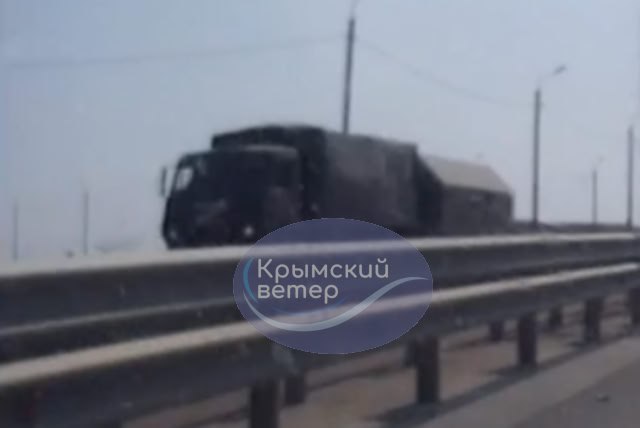 Russian army is moving S-300/S-400 from Sevastopol towards eastern Crimea