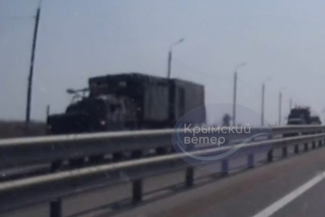 O exército russo está movendo S-300/S-400 de Sebastopol em direção à Crimeia oriental