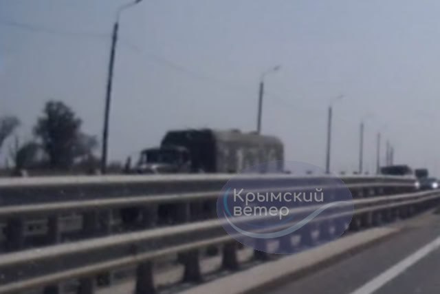 Russian army is moving S-300/S-400 from Sevastopol towards eastern Crimea