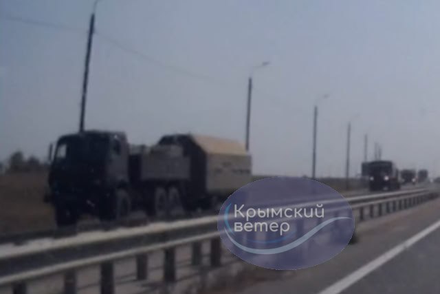 O exército russo está movendo S-300/S-400 de Sebastopol em direção à Crimeia oriental