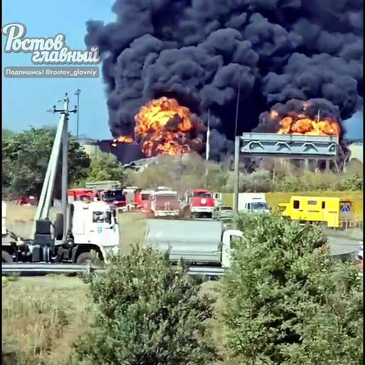 De brand bij het oliedepot bij Kamensk herhaalt de situatie in Proletarsk. Er is niet genoeg schuim, de brand kan niet worden gestopt. De gemeente heeft een hoog alarmgovernment ingesteld