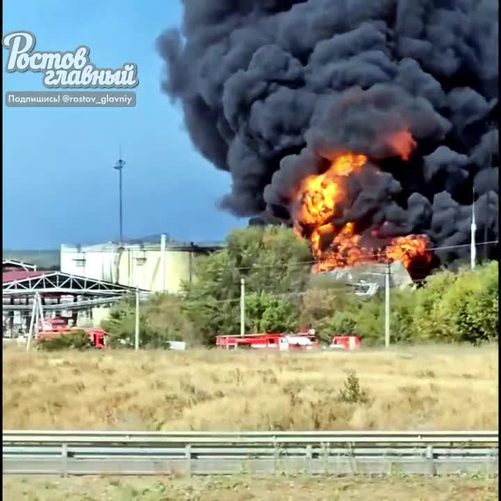 De brand bij het oliedepot bij Kamensk herhaalt de situatie in Proletarsk. Er is niet genoeg schuim, de brand kan niet worden gestopt. De gemeente heeft een hoog alarmgovernment ingesteld