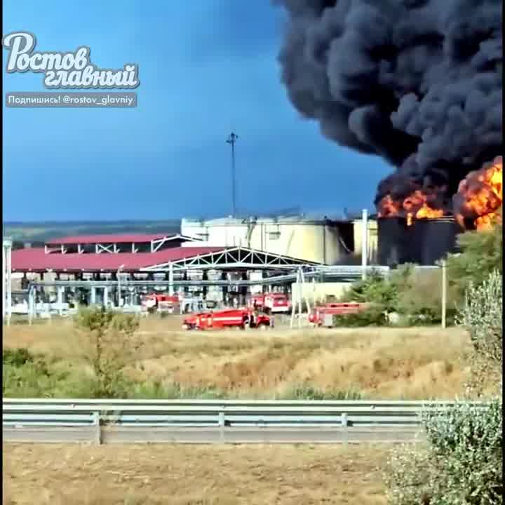 O incêndio no depósito de petróleo perto de Kamensk está repetindo a situação em Proletarsk. Não há espuma suficiente, o fogo não pode ser parado. O município introduziu um government de alerta máximo