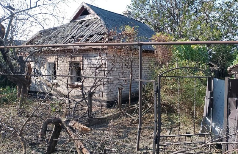 Nikopol ilçesine bağlı Chervonohryhorivka'da meydana gelen topçu ateşi sonucu 3 kişi yaralandı