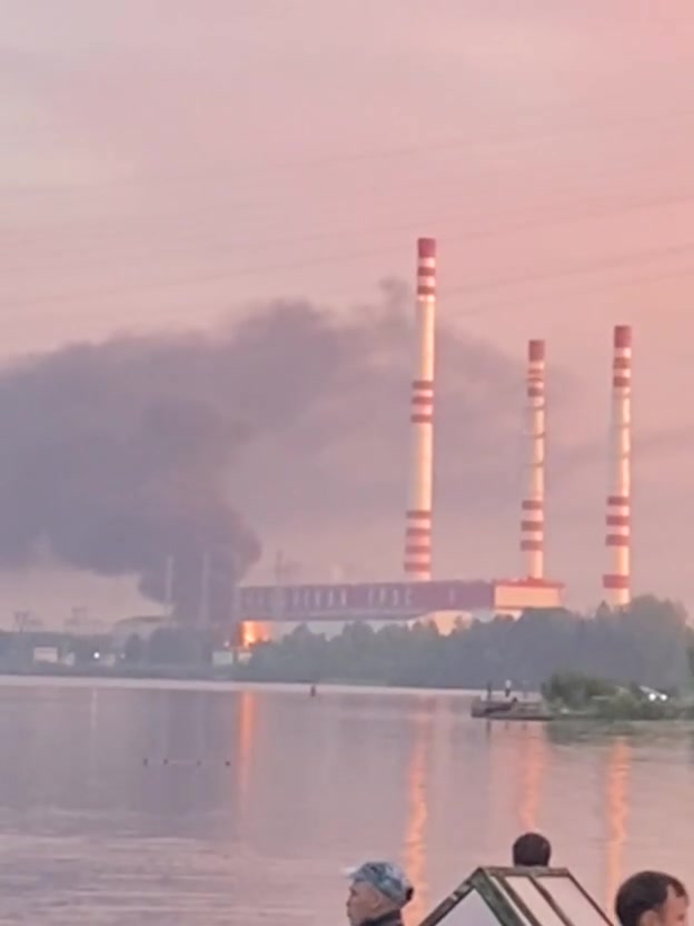 Residents of the Tver Region are publishing footage of a major fire at the Konakovskaya State District Power Plant. As Governor Igor Rudenya reported, in the Konakovo area of the Tver Region, according to updated data, 5 drones were shot down by the air defense system