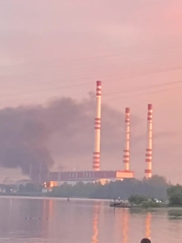 Residents of the Tver Region are publishing footage of a major fire at the Konakovskaya State District Power Plant. As Governor Igor Rudenya reported, in the Konakovo area of the Tver Region, according to updated data, 5 drones were shot down by the air defense system