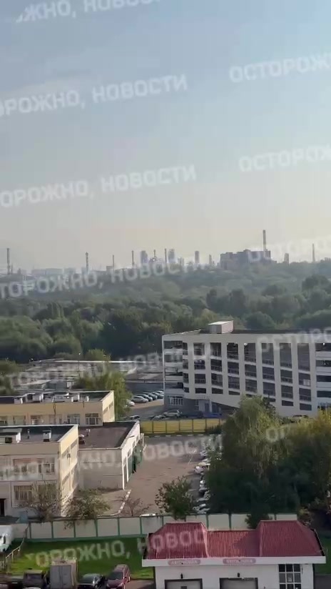 Pompierii folosesc elicoptere pentru a stinge incendiul la rafinăria din Moscova