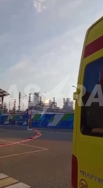 Video of the moment one of the drones attacked the Moscow Oil Refinery in the Kapotnya district of Moscow