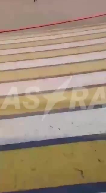 Video del momento in cui uno dei droni ha attaccato la raffineria di petrolio di Mosca nel quartiere Kapotnya di Mosca