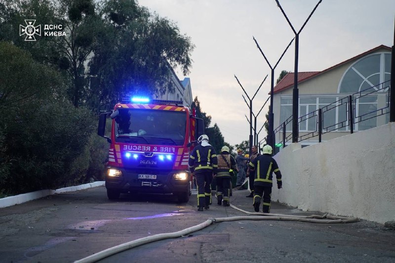 Danos e vários incêndios em Kyiv como resultado do ataque de mísseis russos esta manhã