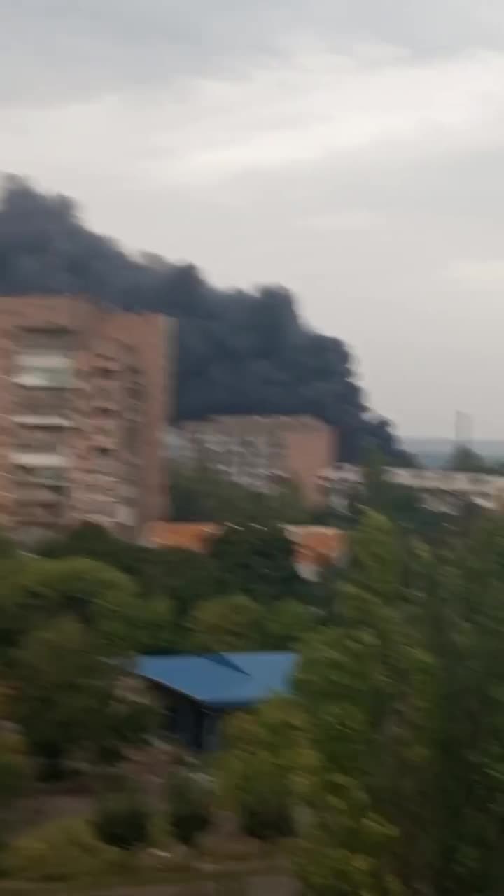 Stor brand i bostadshus i Kramatorsk