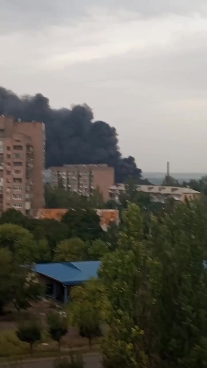 Big fire at the residential house in Kramatorsk