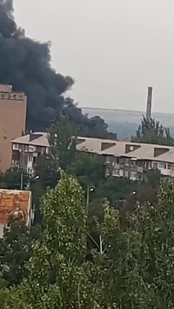 Stor brand i bostadshus i Kramatorsk