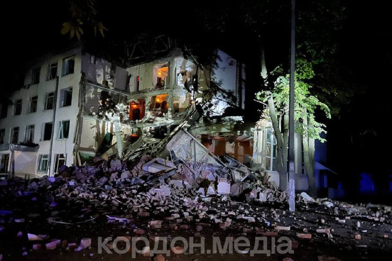 Un edificio universitario en Sumy fue parcialmente destruido por un ataque aéreo ruso