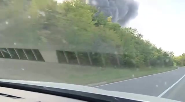 Incendio nel deposito di carburante nel distretto di Volokonovsky della regione di Belgorod