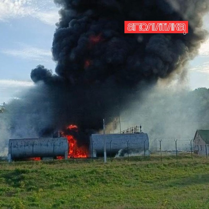 Incendio nel deposito di carburante nel distretto di Volokonovsky della regione di Belgorod