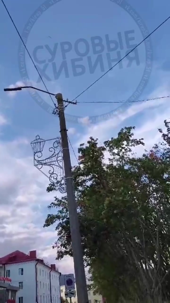 Tika filmēts drons, kas lido virs Murmanskas apgabala Kirovskas pilsētas, pēc ziņām - virzienā uz Oļenjas aviobāzi