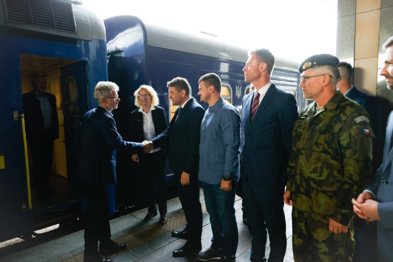 El presidente de Lituania, Gitanas Nauseda, la primera ministra de Letonia, Evika Silinia, y el presidente del Senado de la República Checa, Miloš Vystrchyl, llegaron a Ucrania. Hoy se celebrará en Kyiv la cumbre de la Plataforma de Crimea.