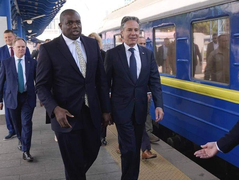 I ministri degli Esteri statunitense e britannico Antony Blinken e David Lammy sono arrivati a Kyiv