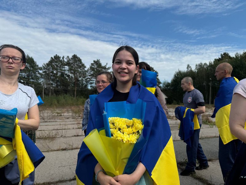 49 украински военнопленници бяха освободени от руски плен, включително Ление Умерова, цивилно момиче, държано като заложник