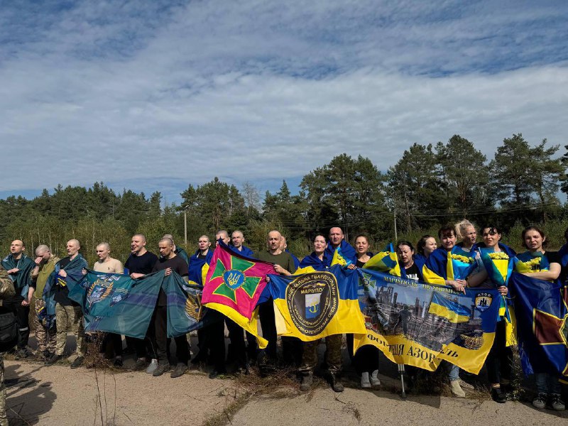 49 ukrainische Kriegsgefangene wurden aus der russischen Gefangenschaft entlassen, darunter auch Leniye Umerova, ein Zivilistin, die als Geisel festgehalten wurde.