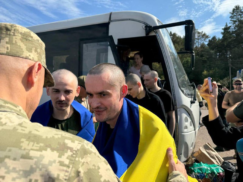 49 Ukrainian POWs were released from Russian captivity, including Leniye Umerova, a civilian girl that was held as a hostage