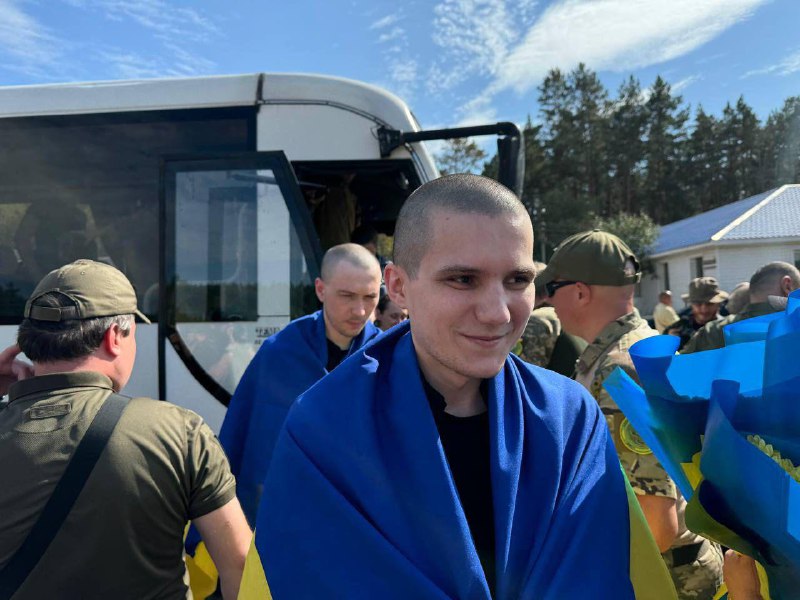 49 Ukrainian POWs were released from Russian captivity, including Leniye Umerova, a civilian girl that was held as a hostage