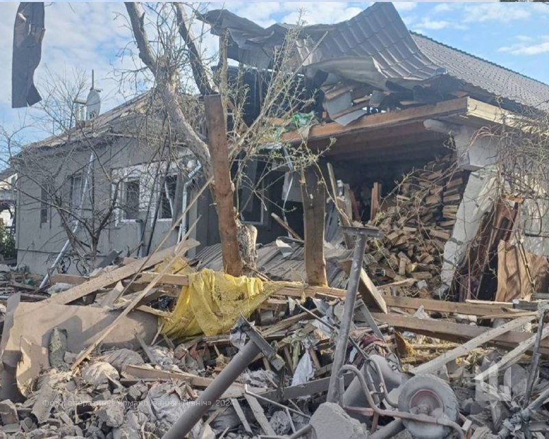 Silos de grãos foram destruídos como resultado de ataque aéreo russo em Hlukhiv, na região de Sumy