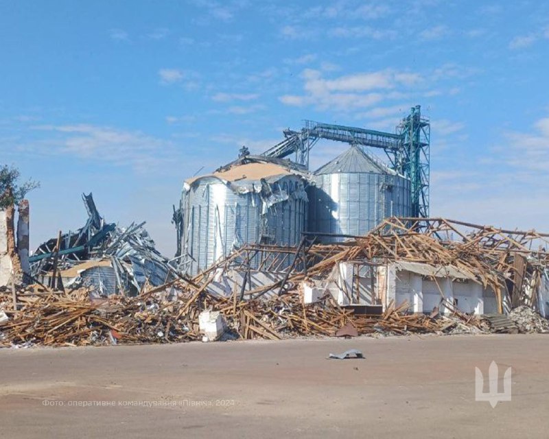 Silos de grãos foram destruídos como resultado de ataque aéreo russo em Hlukhiv, na região de Sumy