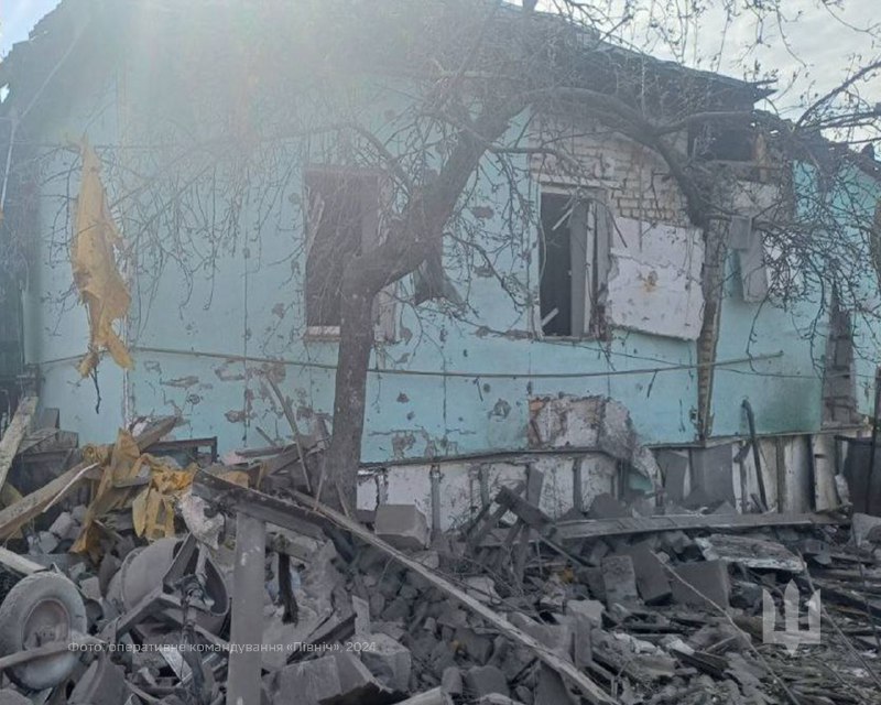 Silosi za žitarice uništeni su kao rezultat ruskog zračnog napada na Hlukhiv u regiji Sumy