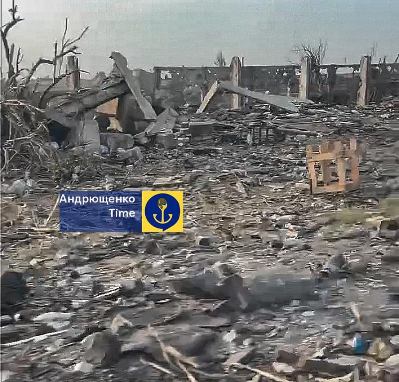 Imagini cu depozitul de muniție distrus din Hlyboke lângă Mariupol